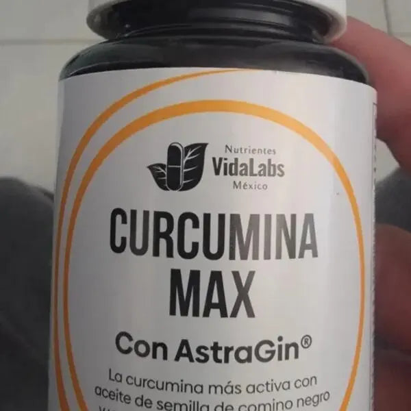 Foto de un cliente con su frasco